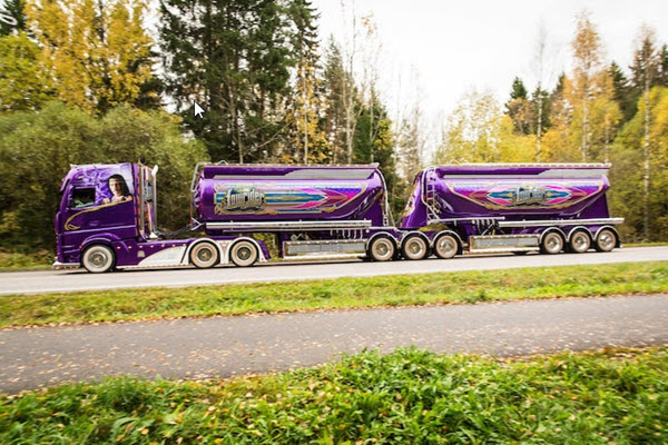 Purple Mercedes-Benz Actros 2663 “Lowrider” Semi Truck is Not All Show