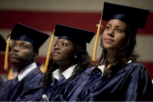 7 College Scholarships Latinos Should Apply to Right Now
